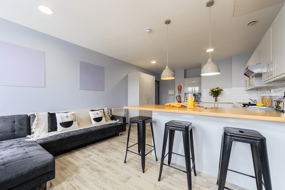 Gold Ensuite | 6 Bed Flat Image