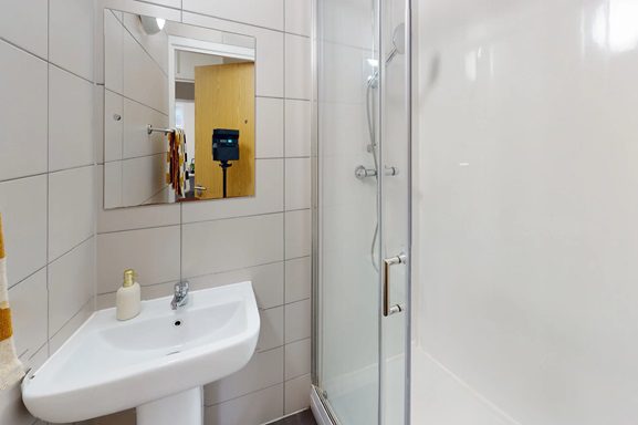 Silver Plus Non Ensuite | 4 居室 Image