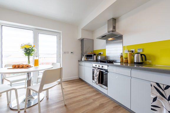 Gold Ensuite | 3, 4 or 7 Bed Flat Image