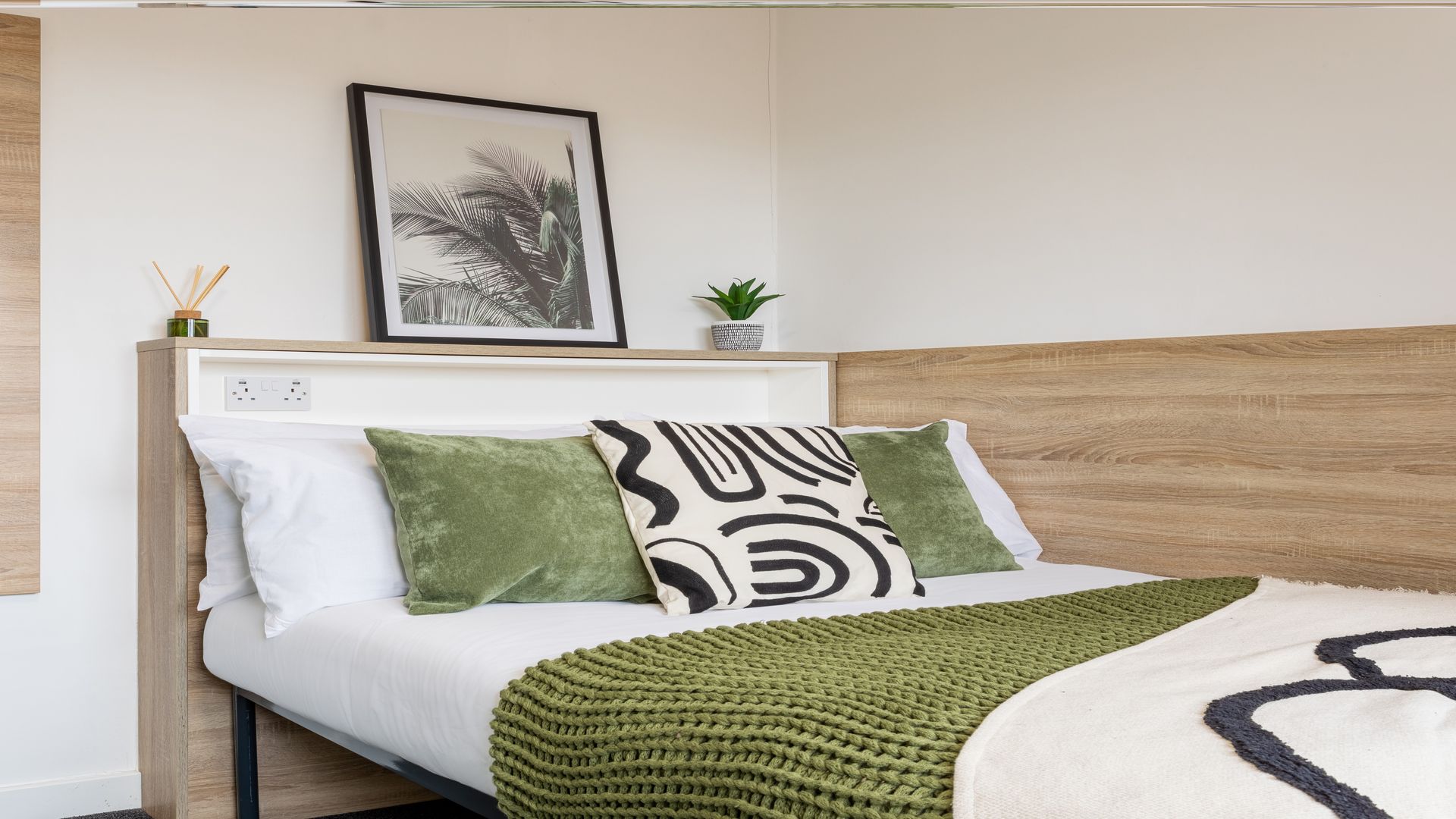 dwell student living cathedral campus liverpool non ensuite bed