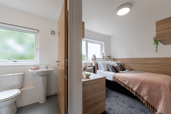 Gold Ensuite Medium Image