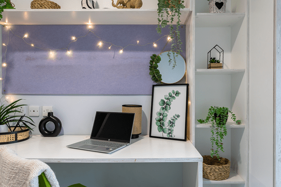 Gold Ensuite | 6 Bed Flat Image