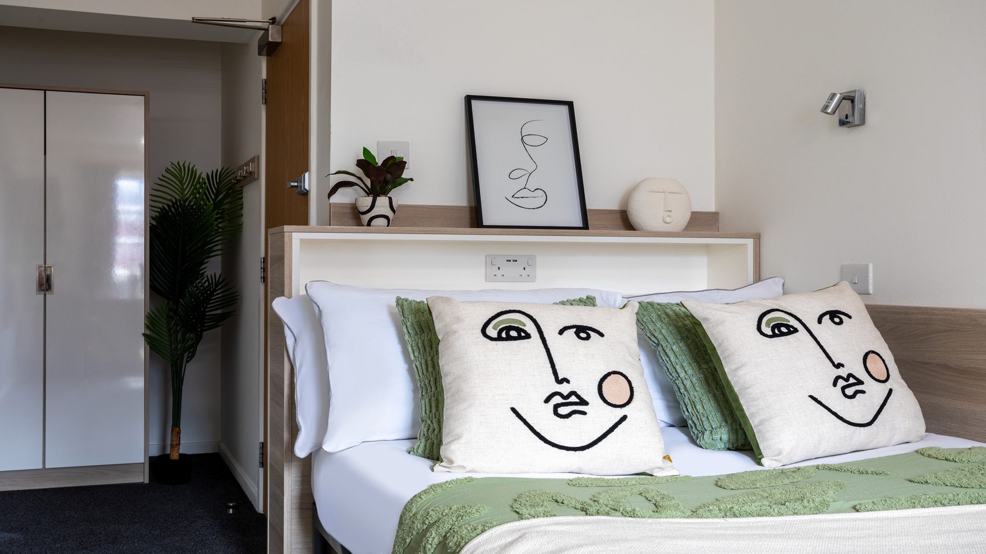 Dwell Student Living Manchester Student Village MSV Silver Non Ensuite Large