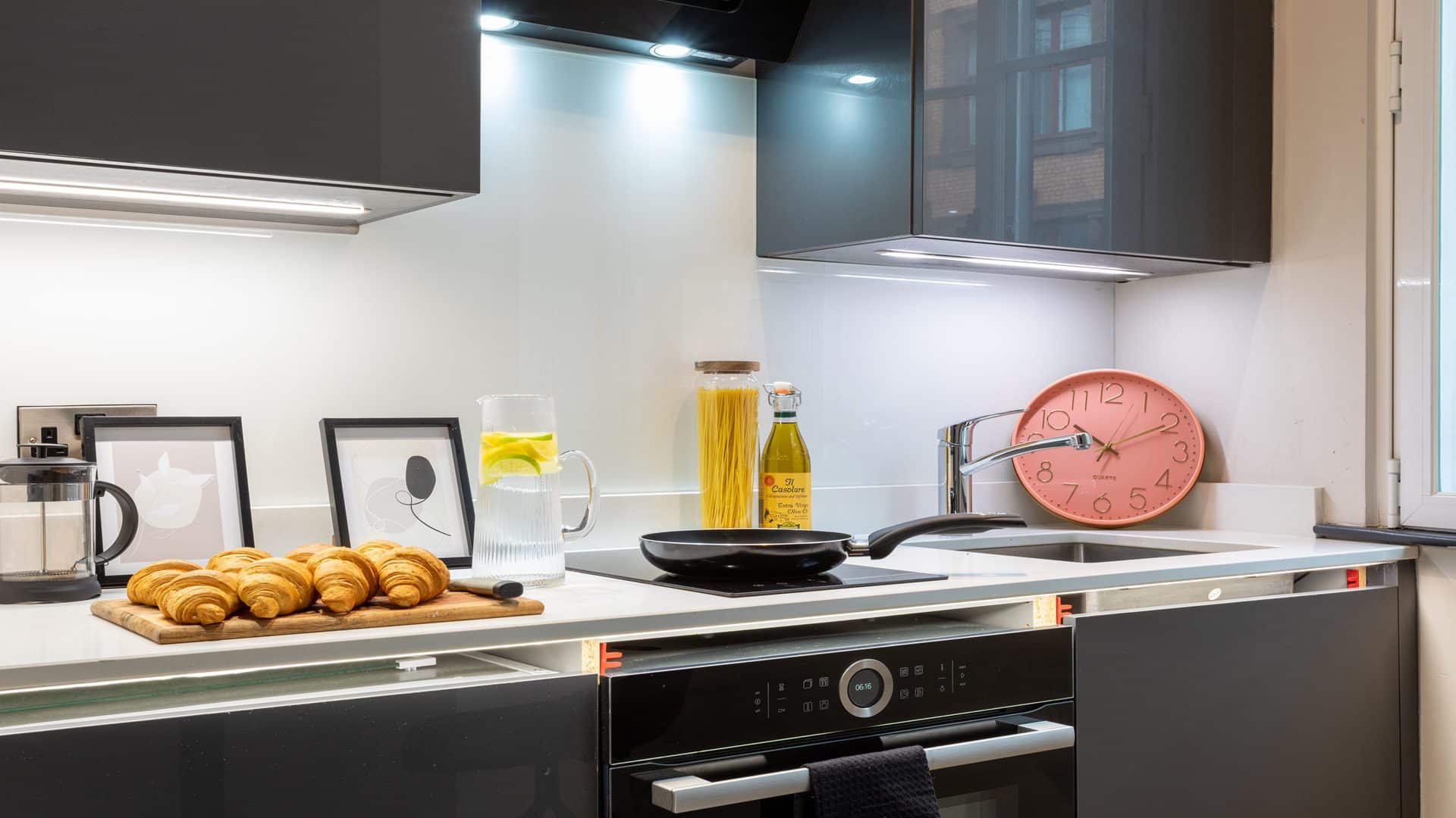 Dwell Student Living Princess Street Silver Plus Studio