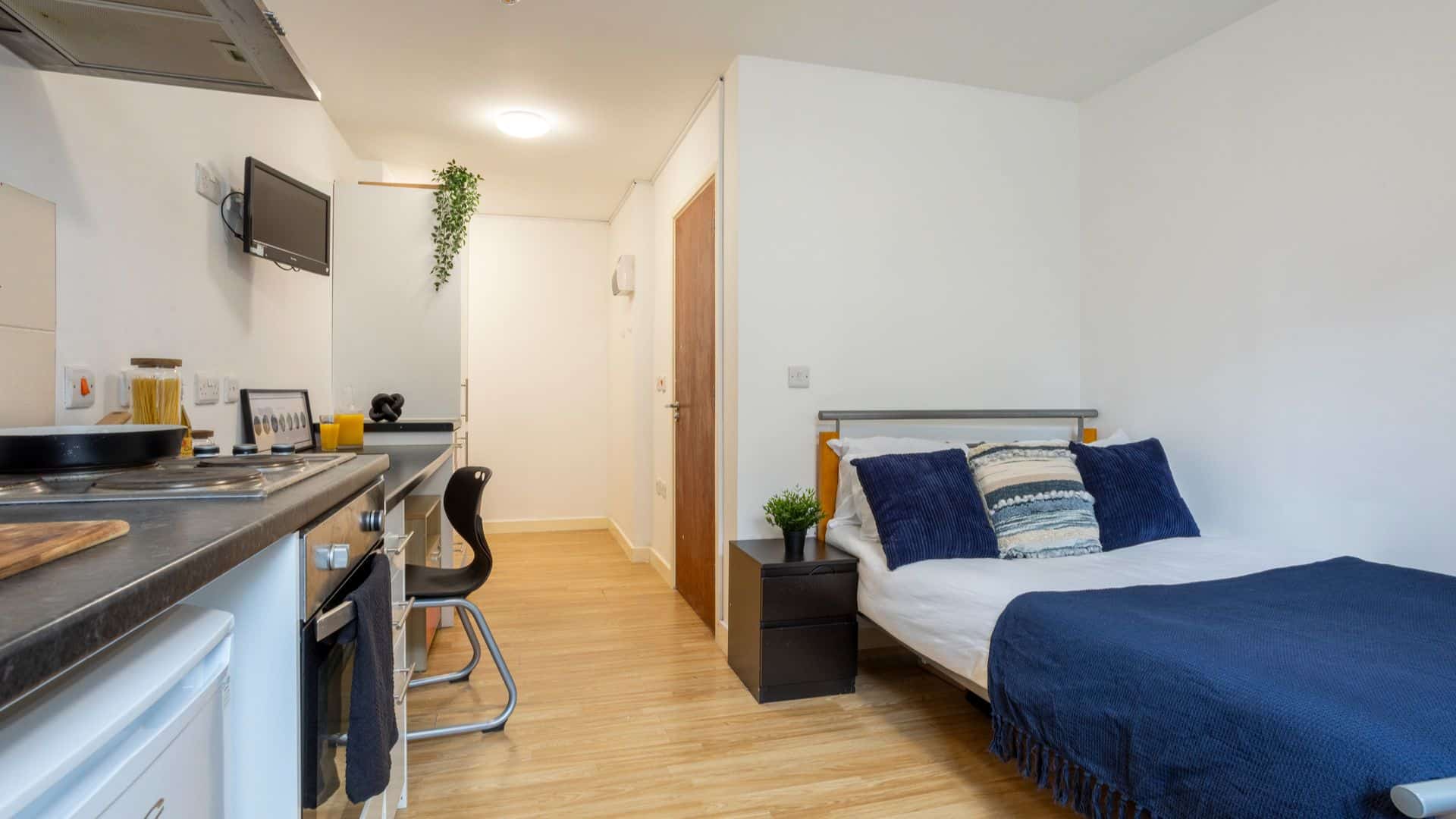 Dwell Student Living Castle Gate Haus Silver Studio