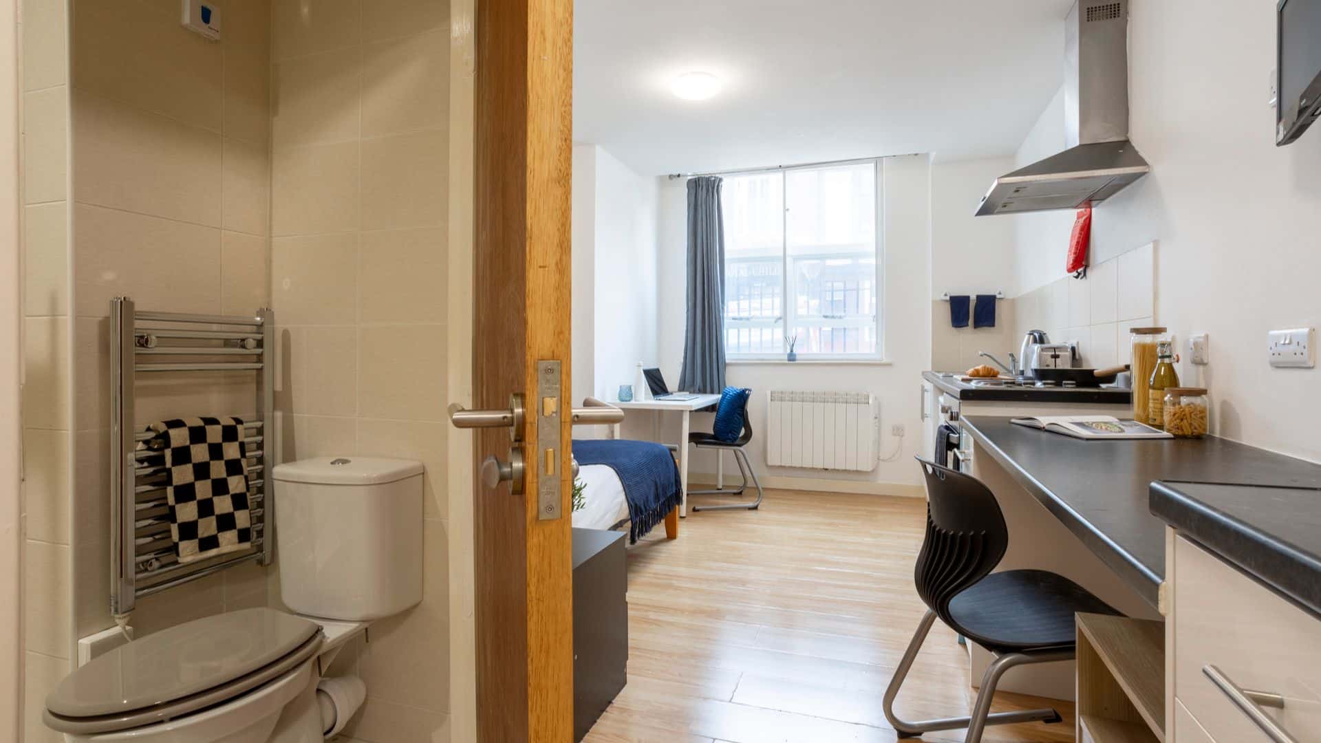 Dwell Student Living Castle Gate Haus Silver Studio